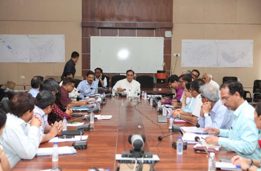 Vayu cyclone, Gujarat, recurve लौटने लगा वायु चक्रवात, 48 घंटे में कच्छ से टकराने की संभावना
