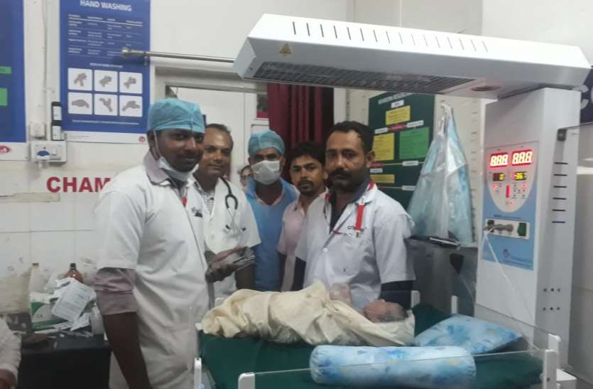 New born baby named Vayu,Cyclone vayu चक्रवात के प्रभाव के बीच मुश्किल परिस्थितियों में जन्मे बच्चे का नाम रखेंगे ‘वायु’