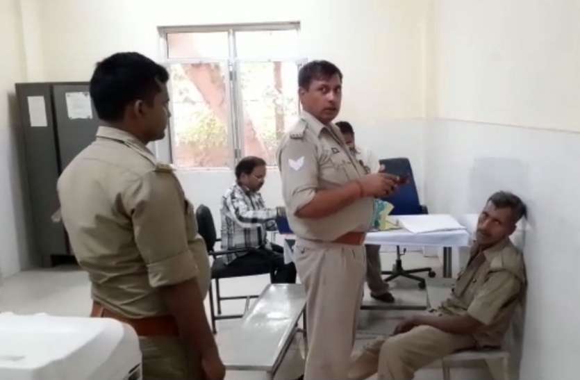grp sipahi शर्मसार हुई खाकी: जीआरपी में तैनात सिपाही ने शराब के नशे में काटा हंगामा, कवरेज के दौरान छींना पत्रकारों का मोबाइल