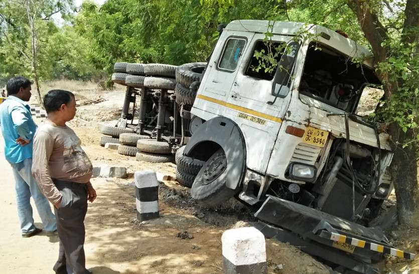 कुछ ही दिनों बाद युवक के सिर सजने वाला था सेहरा, पर अचानक हुआ ये हादसा और मातम में बदल गई परिवार की खुशियां कुछ ही दिनों बाद युवक के सिर सजने वाला था सेहरा, पर अचानक हुआ ये हादसा और मातम में बदल गई परिवार की खुशियां