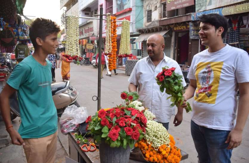 National Red Rose Day Special रोमांस, पैशन और इंटेंस इमोशंस को प्रजेंट करता है रेड रोज