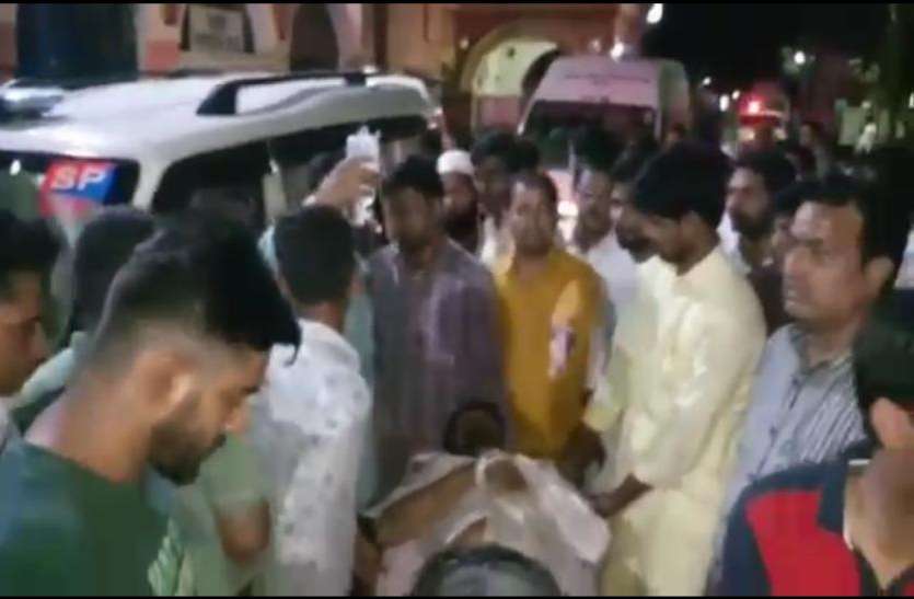 muzaffarnagar आधा दर्जन हथियारबंद बदमाशों ने साथियों के साथ बैठे वकील को गोली मारकर हुए फरार