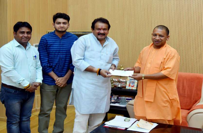 SP singh baghel प्रो. एसपी सिंह बघेल ने मंत्री पद से दिया इस्तीफा, तो मुख्यमंत्री योगी आदित्यनाथ ने कही ये बात, देखें वीडियो