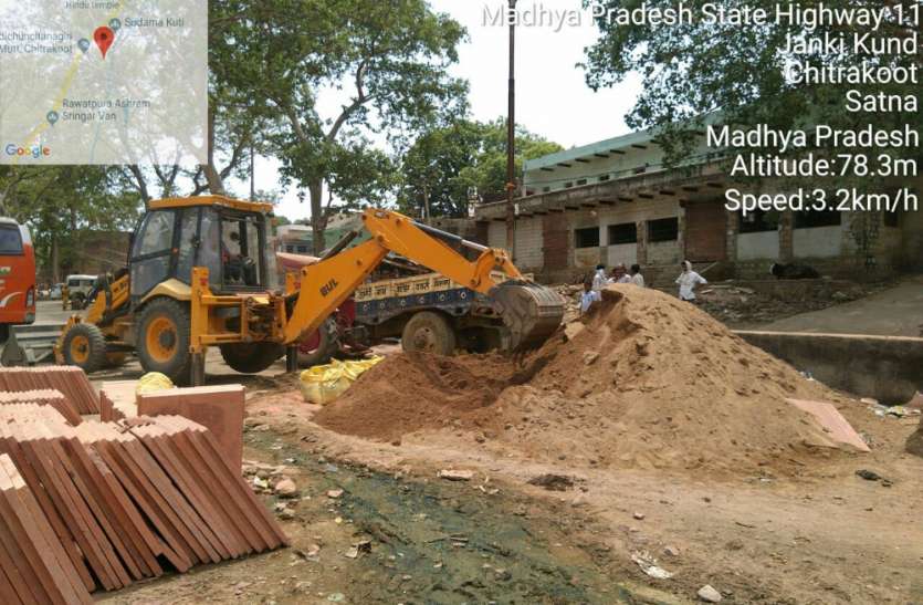 Action on contractor on engineer's complaint घाट सौदर्यीकरण में उपयोग हो रही थी घटिया निर्माण सामग्री,सीएमओ ने की जब्त