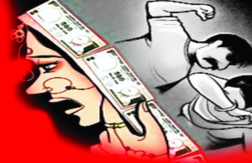 indore गोदभराई में अंगूठी नहीं दी तो गर्भवती को पीटा