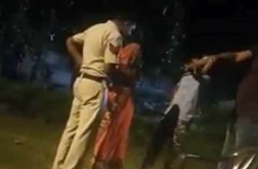 Police caught women घर में महिला करती थी ये घिनौना धंधा, रात में बाहर कर रही थी ग्राहक का इंतजार, पुलिस पहुंची तो भागने लगी फिर...