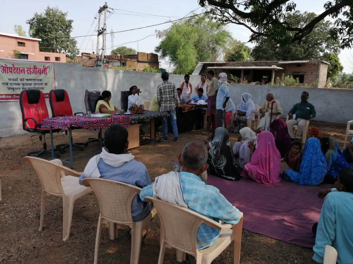 Communication with villagers in Kachharwar and Munda कछरवार व मुण्डा में ग्रामीणों से संवाद