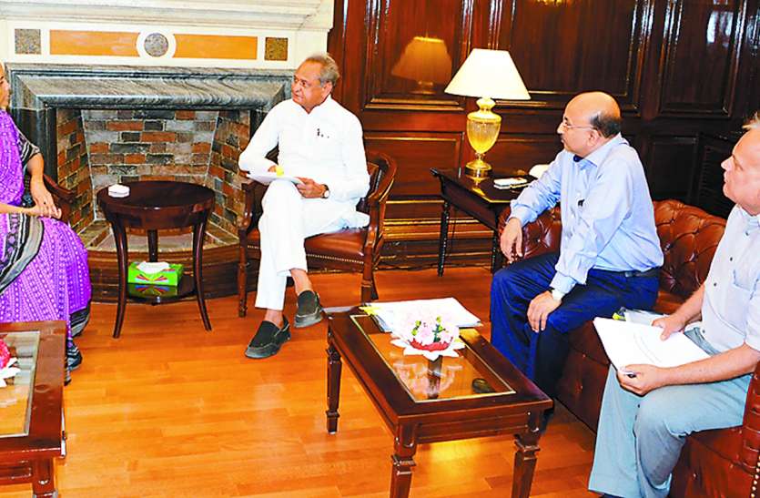 CM Gehlot Keeping the state side in front of policy commission CM Gehlot बोले- ईआरसीपी पर वादा पूरा करें PM, राजस्थान की तर्ज पर छूट दे केंद्र सरकार