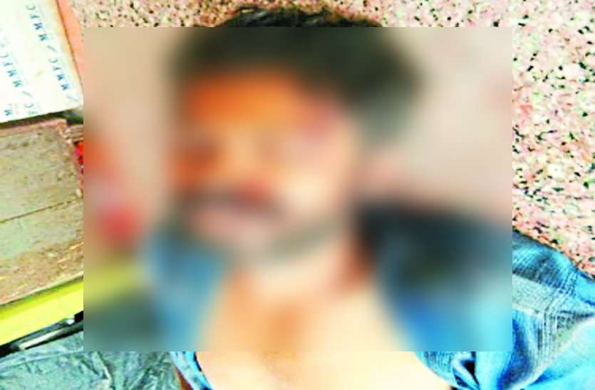 accident news सड़क किनारे खड़े ट्रक से टकराई यात्री बस और मच गई चीख-पुकार, एक की मौत