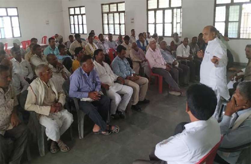 Ram asre पूर्व मंत्री राम आसरे का आरोप, सपा सरकार की योजनाओं को बंद कर पिछड़ों का हक छिन रही भाजपा