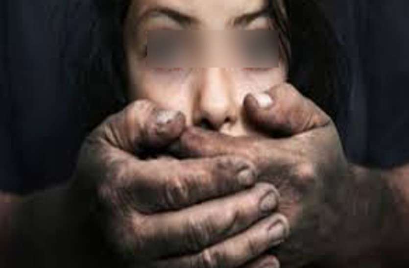 Kidnapping चरित्र पर करता था शक तो 18 वर्षीय बेटी के साथ अलग रह रही थी पत्नी, 3 दोस्तों के साथ पहुंचा पति और किया ये घिनौना काम