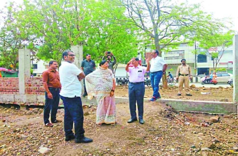 Mayor Malini Goud स्मार्ट सिटी प्रोजेक्ट के कामों की धीमी रफ्तार पर नाराज हुई महापौर