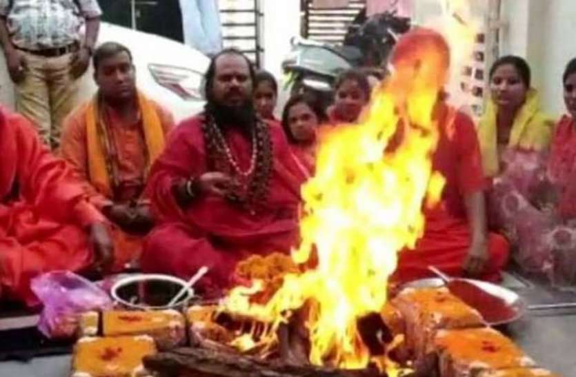 mirchi baba मिर्ची बाबा के अग्निकुंड में आत्मदाह का प्रोग्राम आज हुआ कैंसल, अब 20 तारीख के बाद त्याग देंगे भोजन!
