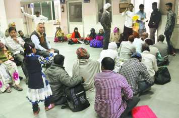 Resident Doctors Also Execute Work रेजिडेंट डॉक्टर्स ने भी किया कार्य बहिष्कार