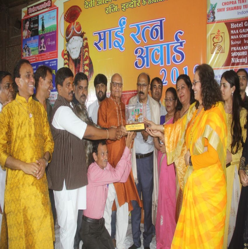sai baba bhajan record news अखण्ड साईं भजन संध्या का बना विश्व रिकार्ड