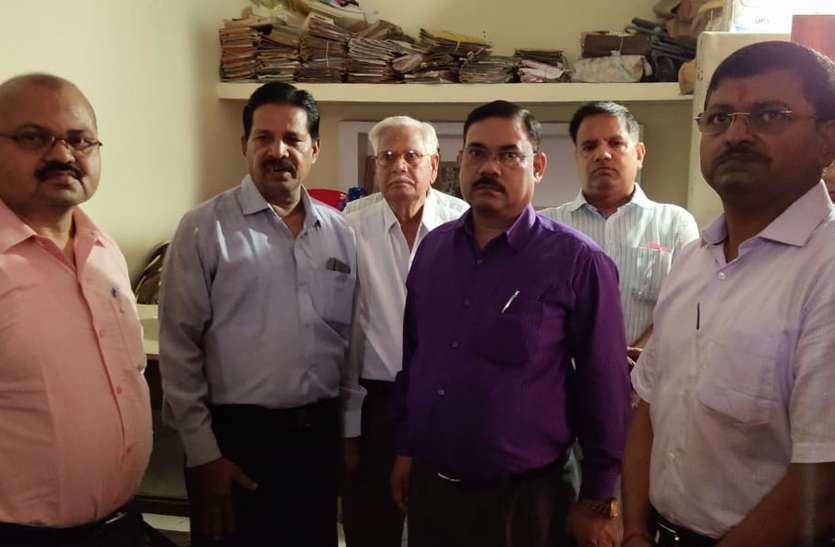 Eye Testing Camp सेवा काम करने वालों को सम्मान प्राप्त होता है