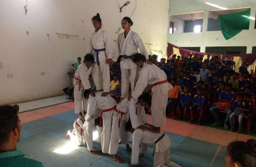 800 Summer Olympics in District Summer Camp ग्रीष्मकालीन समर कैम्प में जिले के 800 खिलाडियों ने विविध खेलों का किया प्रदर्शन