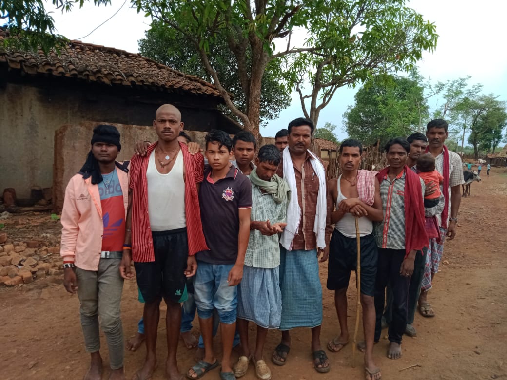 Twenty months extinguish the water of thirsty villagers thirst बारह महीने झिरिया के पानी से बुझती है ग्रामीणों की प्यास
