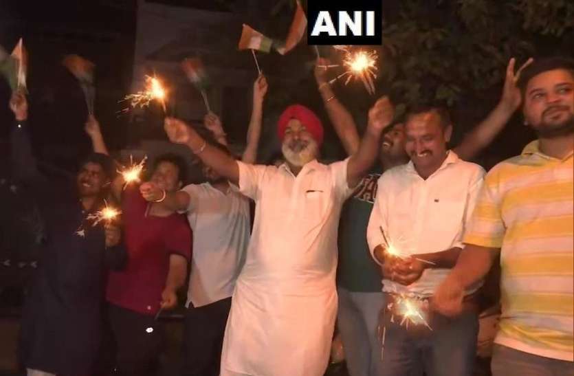 Victory Celebration World Cup 2019: आधी रात को हिंदुस्तान में मना टीम इंडिया की जीत का जश्न, दिवाली जैसा बना माहौल