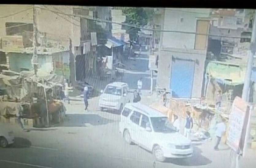 crime in up वर्चस्व की जंग का खूनी खेल,जिला पंचायत सदस्य को घेर कर मारी गोली