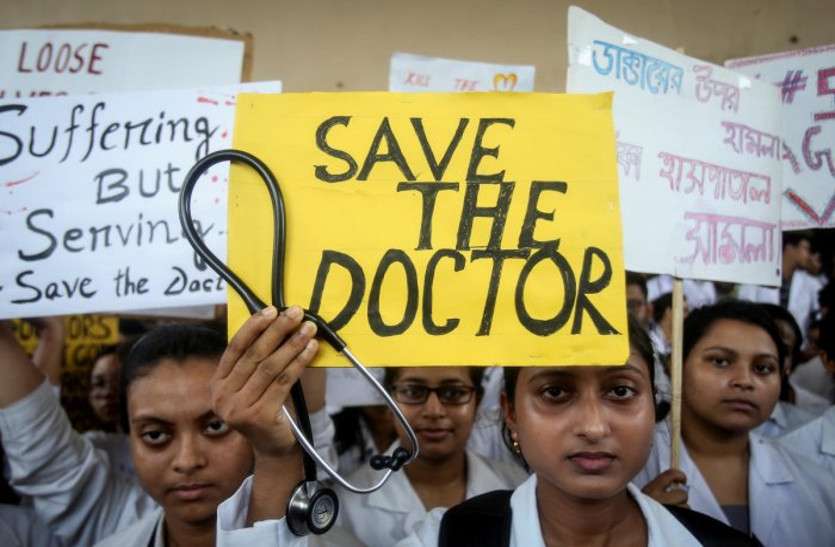 doctors देशभर में फैला पश्चिम बंगाल का आक्रोश का लहर, 5 लाख डॉक्टर आज कर रहे हड़ताल
