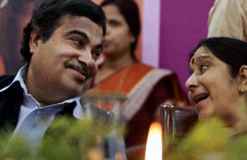 nitin gadkadi and sushma swaraj