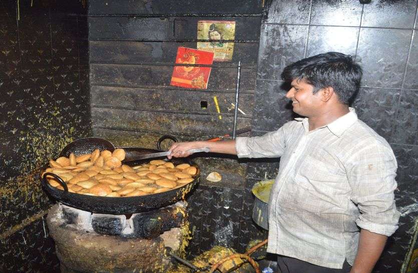 Kadi Kachori's कड़ी-कचौरी के शौकिन है किशनगढ़ के लोग