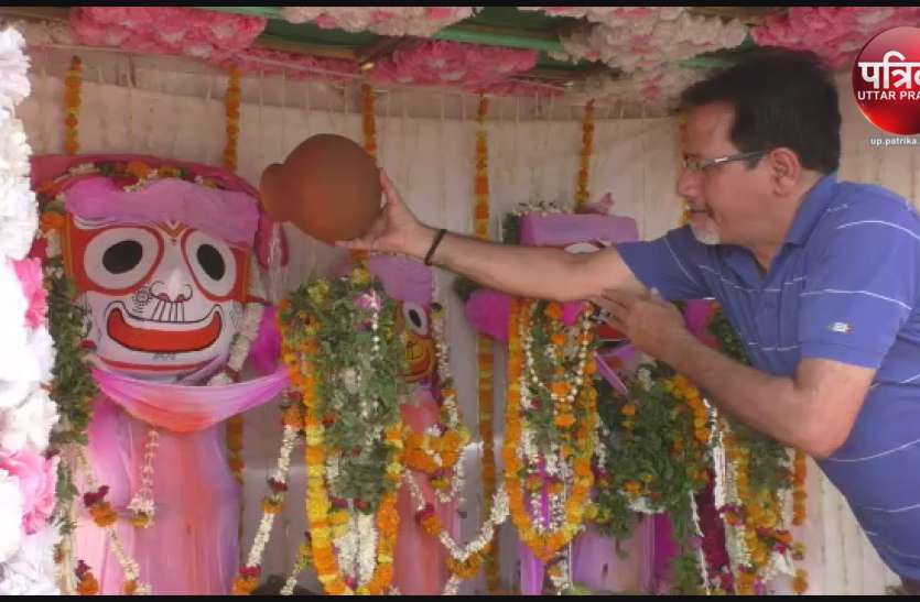 lord jagannath worship in varanasi भगवान जगन्नाथ के अभिषेक को उमड़ा भक्तों का सैलाब