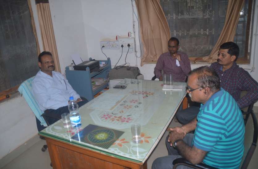 Bhopal investigating officer raided in Rewa godown भोपाल के अफसरों का रीवा गोदाम में छापा, जानिए, इस तरह मिल रही गड़बड़ी