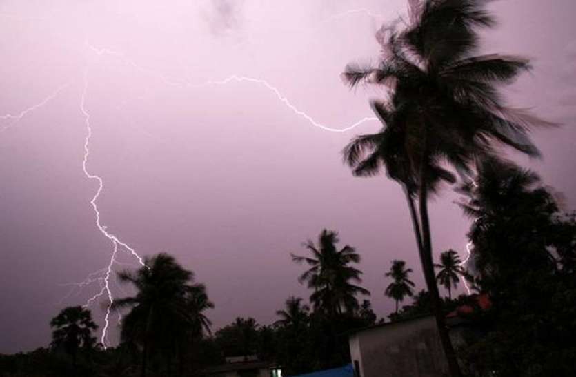 Thunderstorm in chhattisgarh Monsoon in Chhattisgarh : बारिश के दौरान गिरी आकाशीय बिजली, 3 लोगों की मौत