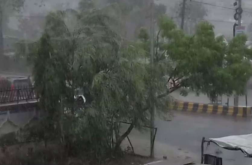 Weather change मौसम ने ली करवट, तेज हवा के साथ बारिश ने गर्मी से दी राहत