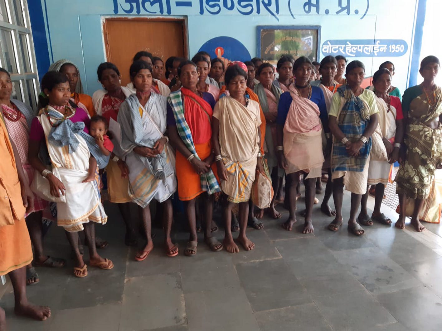 Baga women set up for diagnosis of problems बैगा महिलाओं ने समस्याओं के निदान के लिये लगाई गुहार