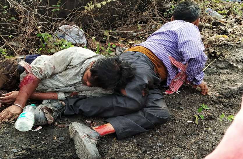 पॉलिटेक्निक कॉलेज के सामने कार ने बाइक सवार को मारी ठोकर, दुर्घटना में वाहन के परखच्चे उड़े