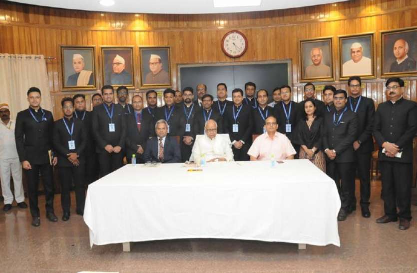 2018 batch IAS 2018 बैच के आईएएस प्रशिक्षु अधिकारियों ने विधानसभा अध्यक्ष से मुलाकात की