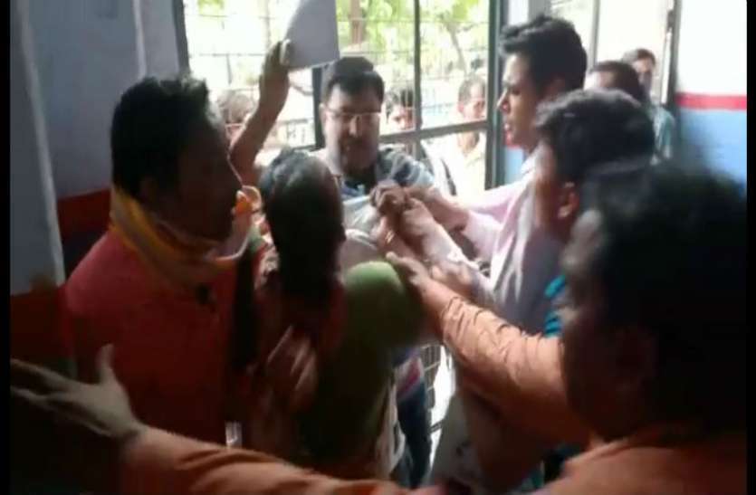 Fighting जिला अस्पताल में तैनात बाबू के साथ जमकर हुई मारपीट, जानिए मामला
