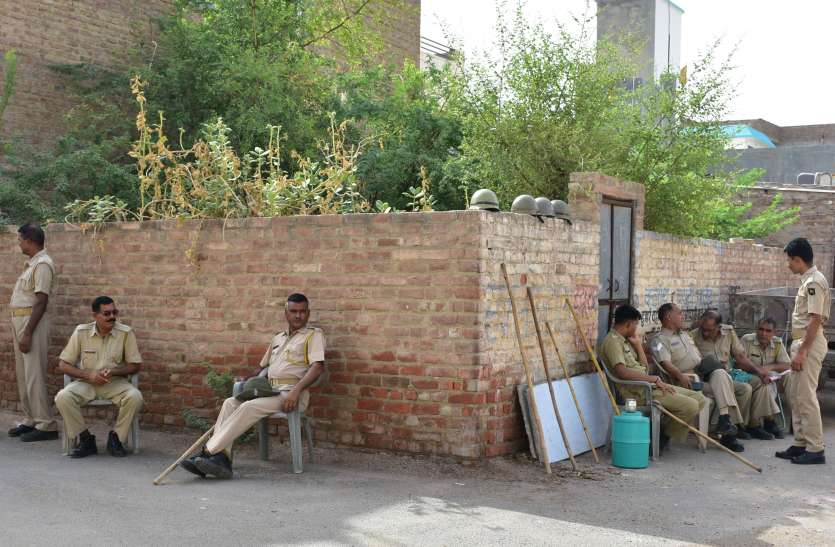 Bikaner : Two side bets, RAC deployed on the issue of giving side बीकानेर में साइड देने की बात पर दो पक्ष भिड़े, आरएसी तैनात
