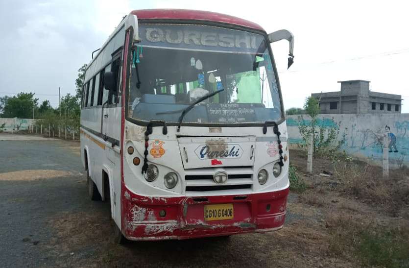 आखिर ऐसा क्या हुआ कि एक के बाद एक चलती बस से कूदने लगीं महिलाएं, यात्रियों के बीच मच गया हड़कंप, फिर जो हुआ, पढि़ए पूरी खबर...