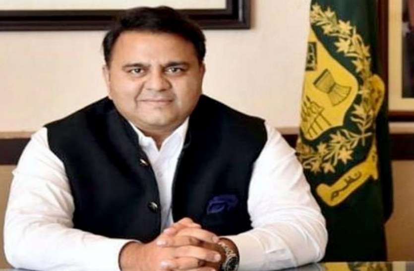 पाकिस्तान के विज्ञान और प्रोद्यौगिकी मंत्री फवाद चौधरी Pakistan minister Fawad Chaudhary को आया गुस्सा, पत्रकार को जड़ा थप्पड़