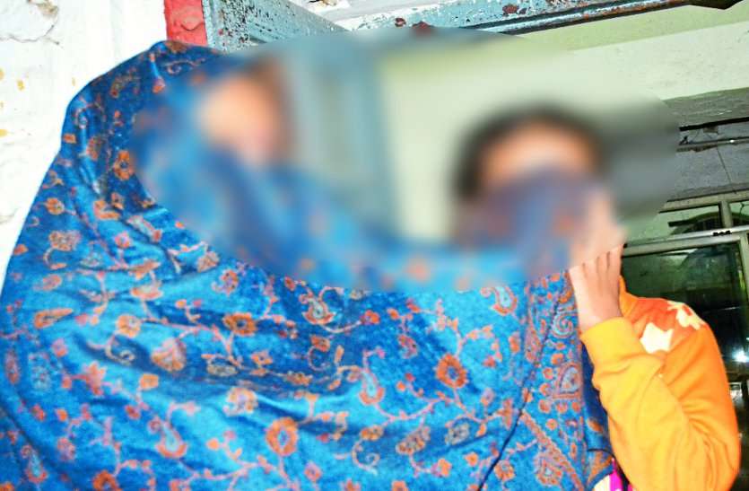girl rape video नाबालिग पड़ोसन को पहले प्रेम जाल में फंसाया फिर दुष्कर्म का वीडियो वायरल करने की दी धमकी