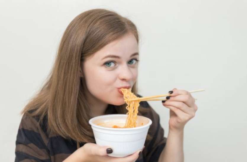 instant noodles इंस्टैंट नूडल्स से रहता बीमारी का खतरा