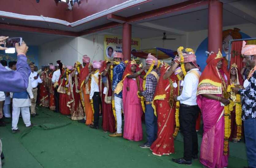 351 couples have the marrige 351 जोड़ों ने खाईं साथ रहने की कसमें, एक ने कहा कबूल है