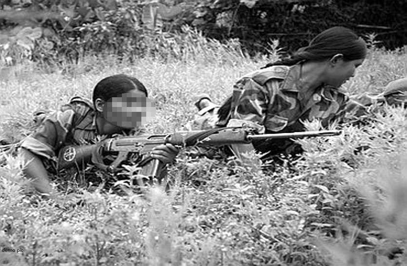 naxalite police encounter पुलिस की टीम पर घात लगाए बैठे नक्सलियों ने किया हमला, जवाबी फायरिंग में नक्सली कमांडर की मौत