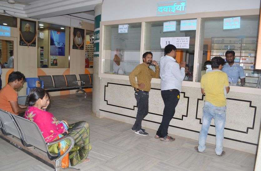 patrika बगैर बिल और नियम के विरूद्ध बिक रही मेडिकलों पर दवाईयां