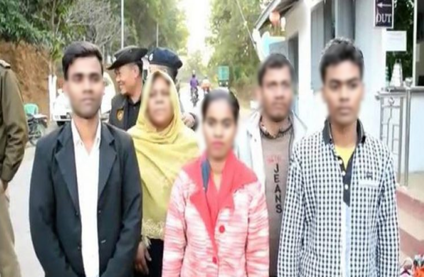 FILE PHOTO Rohingya Refugees:अवैध रोहिंग्याओं के खिलाफ मोदी सरकार सख़्त, वापस म्यांमार भेजने का आदेश
