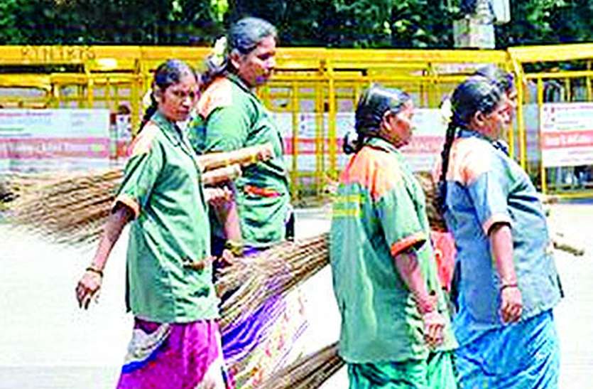 pourakarmikas strike in karnataka खुली चेतावनी ... उनकी मांगें नहीं मानी तो शहर को बना देंगे कचरा घर