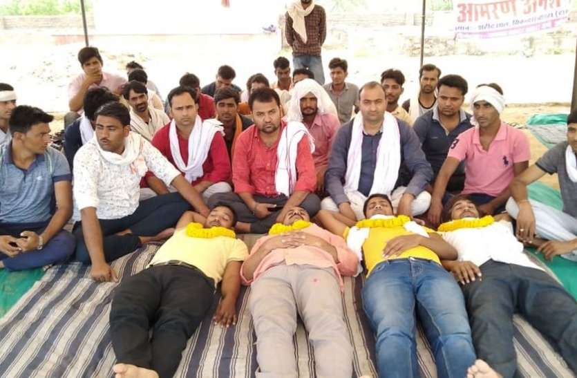 On 11th day of the candidates, continue to hold talks, look at the tal अभ्यर्थियों का 11वें दिन धरना जारी, वार्ता पर टिकी नजर