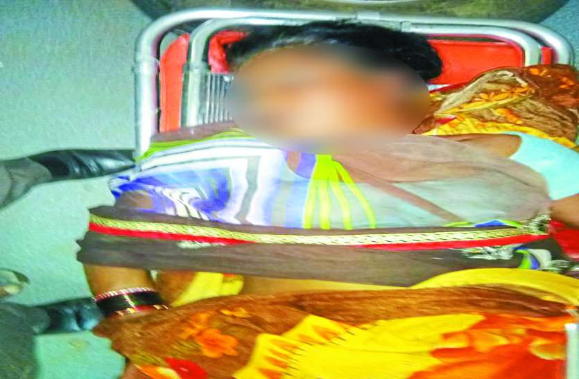 electric shock कपड़ा निकालते वक्त लगा झटका और थम गई मां की सांस, बचाने पहुंचा बेटा भी तड़पने लगा दर्द से...फिर हुआ ये सब