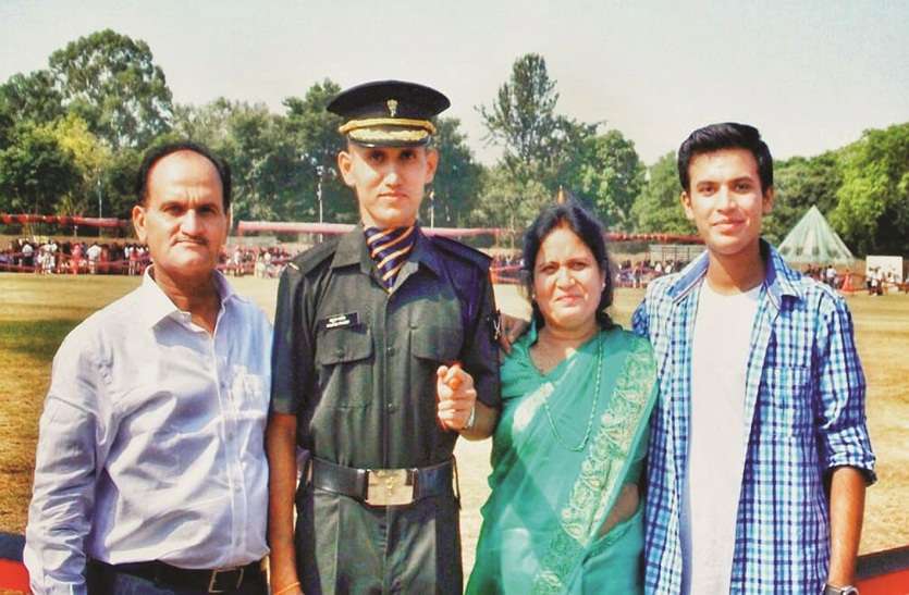 anupam pandy दोस्त बोलते थे सिविलियन, इंजीनियरिंग कर पहुंचा आर्मी में
