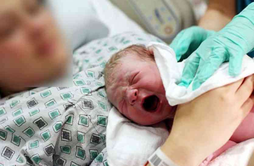 Baby birth सर्प पूजन से होगी संतान प्राप्ति, पत्नी के साथ धन वैभव मिलने के योग आज: पंचांग