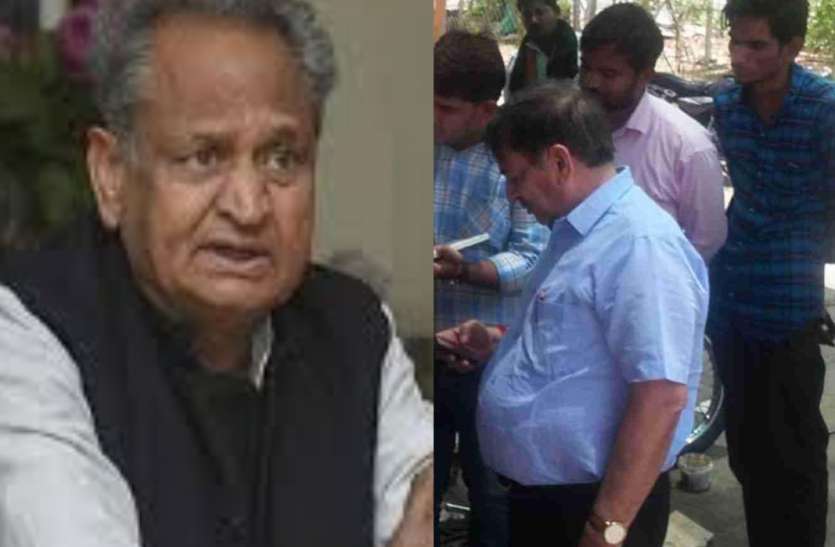CM Ashok Gehlot angry on power cut, thousand discom engineers in field सीएम गहलोत की फटकार से फील्ड में निकले डिस्कॉम अधिकारी